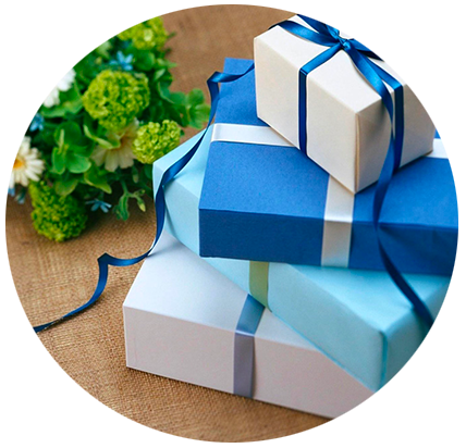 Boîte cadeau élégante nouée d'un ruban